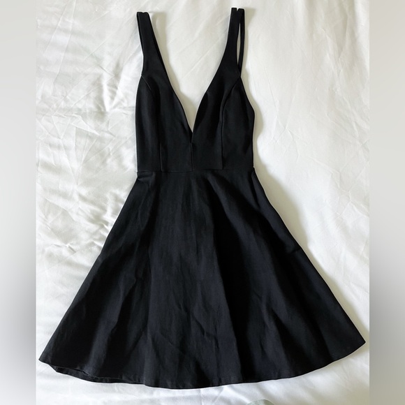 Lulu’s Black Deep V-Neck Fit and Flare Mini Party Dress Size XS - Picture 9 of 16